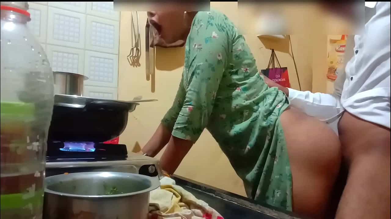 Indian hindi xxx sexy wife ass fucked by servant while cooking