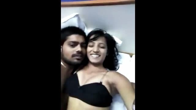 XNXX porn desi girl hardcore fucked with hindi audio