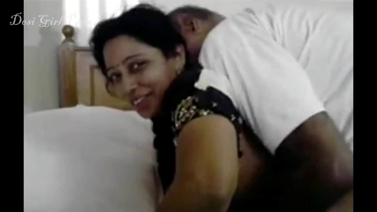 Amateur XXX Desi Hot Aunty Sex With Old Uncle In Indian xxx porn video