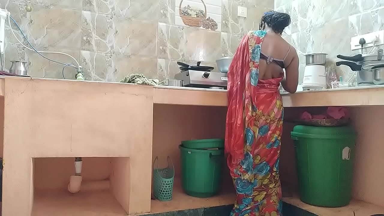 Desi Indian xxx maid Fucked By house owner In Kitchen