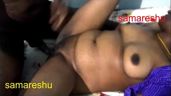 Indian cute desi bhabhi showing off her sexy hot navel pussy boobs