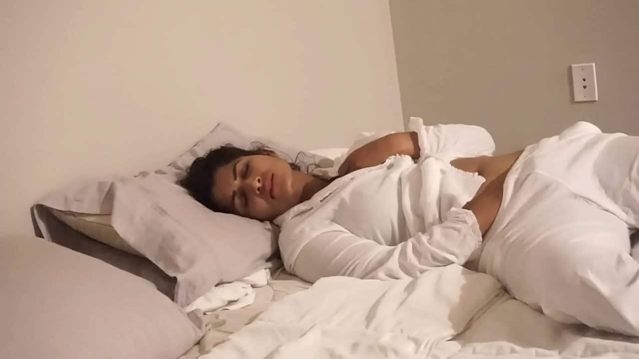 xxxx movie young desi bhabhi fucks herself in bed