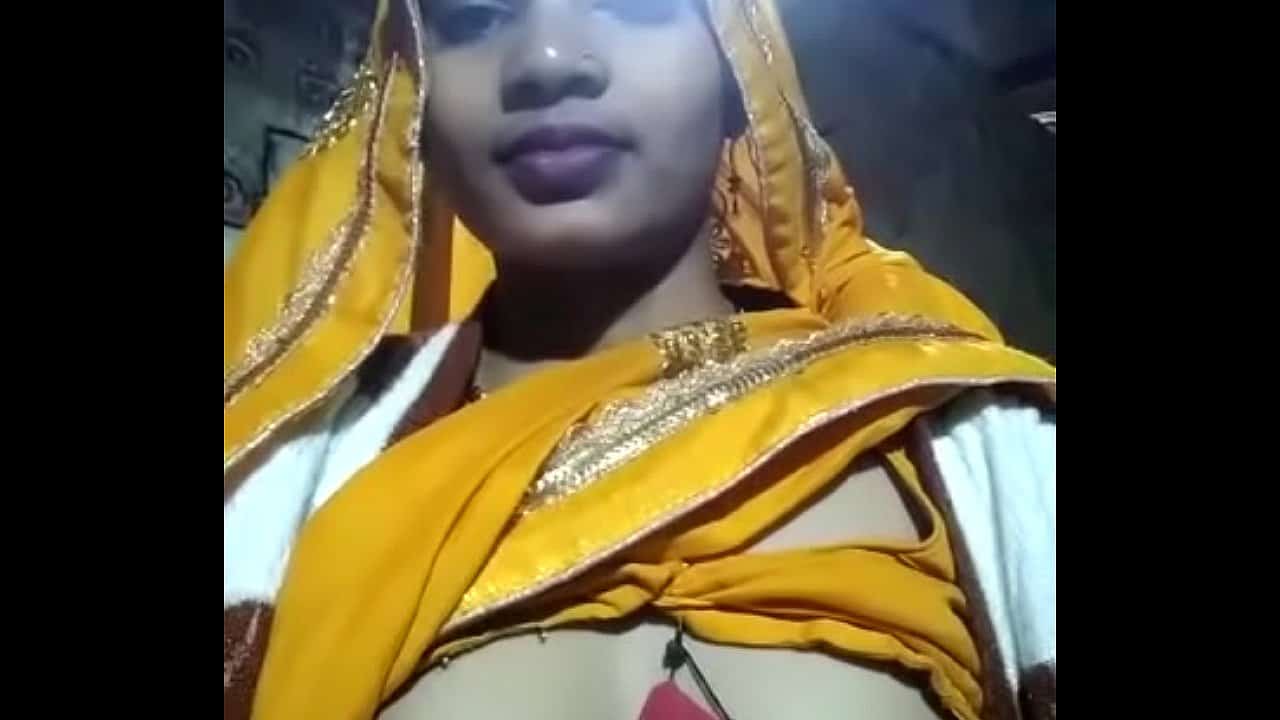 Delhi village aunty xxx showing big boobs to neighbour
