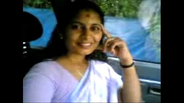 Desi bhabhi xxx in saree exposing big boobs in car