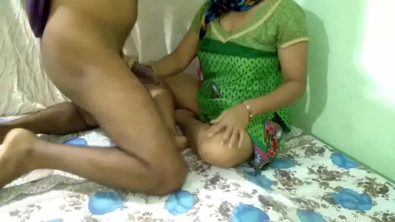 horny Indian mom xxx homemade sex mms with young boy