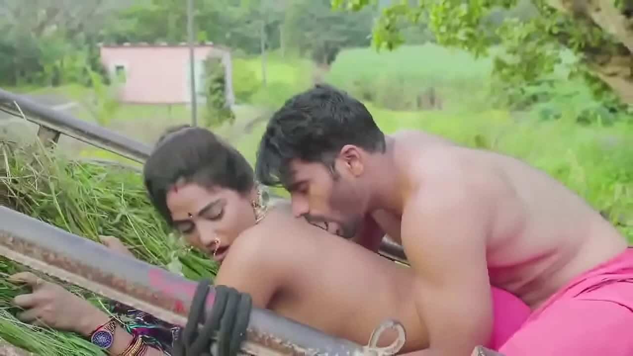 desi hot beautiful sexy bhabhi open place anal sex with big brother