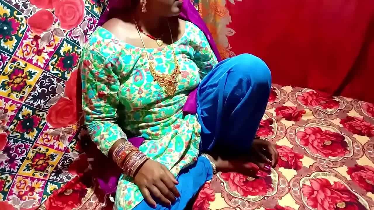 हिंदी ब्लू पिक्चर पड़ोसन आंटी को चोदा लड़के ने क्सक्सक्स सेक्स मूवी