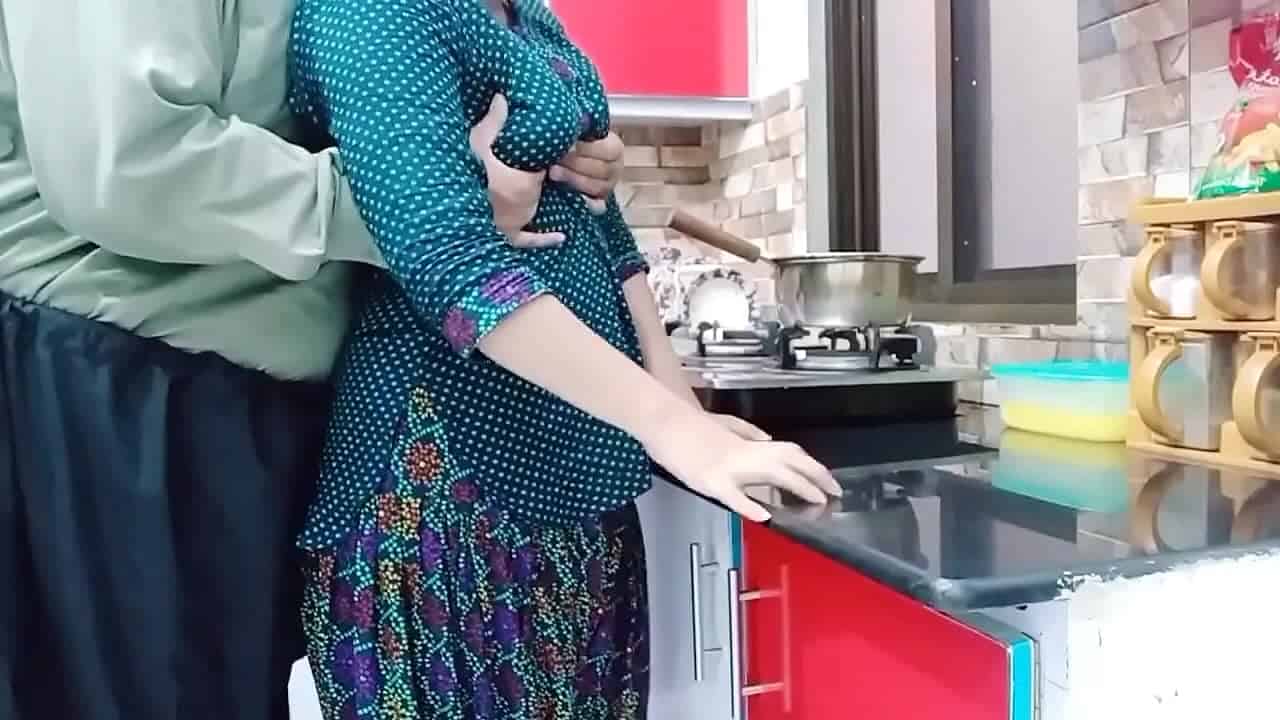xnxx Pakistani beautiful wife fucked in Kitchen with hindi audio