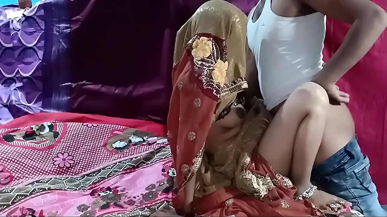 नयी नयी शादी हुई भाभी को चोदा पड़ोसी ने देसी सेक्स एमएमएस
