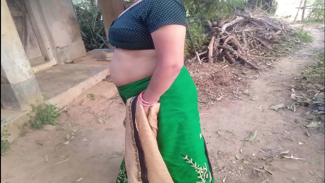 देसी आउटडोर सेक्स एमएमएस फ्री साड़ी पहने भाभी को खेत में चोदा