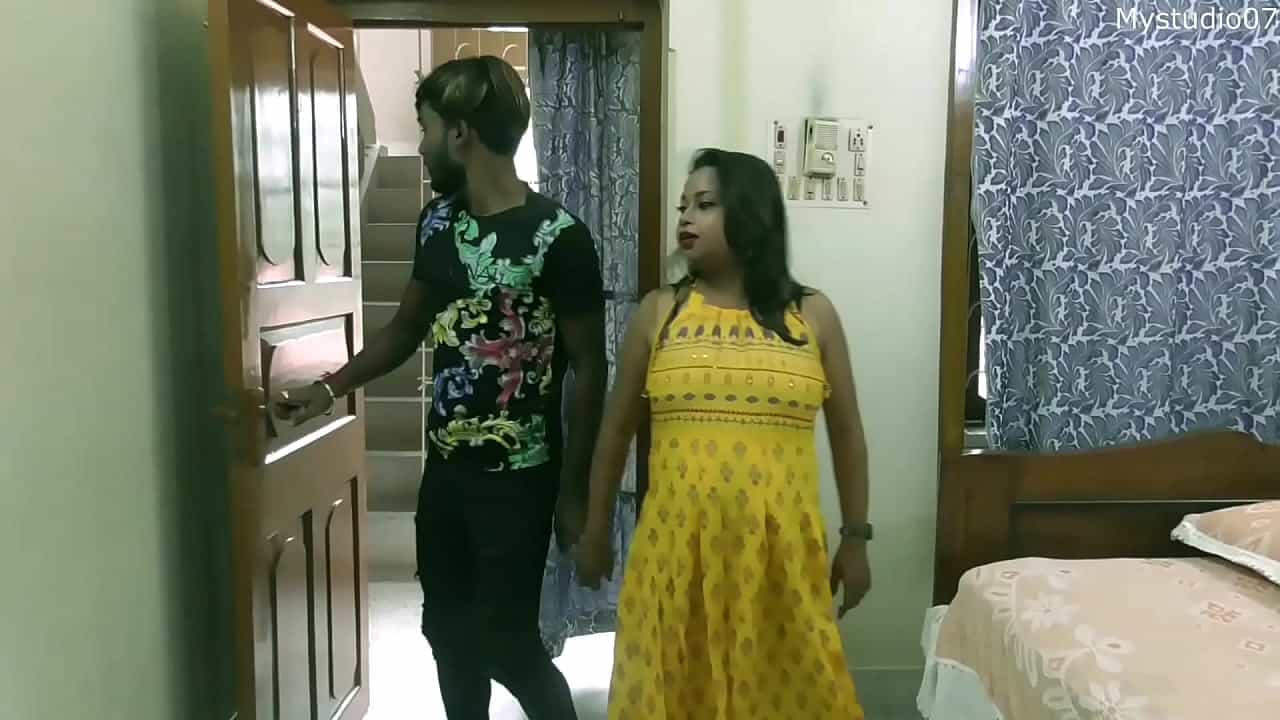 चुदक्कड़ भाभी अपने कॉलेज फ्रेंड से चुदवाया हिन्दी सेक्सी वीडियो