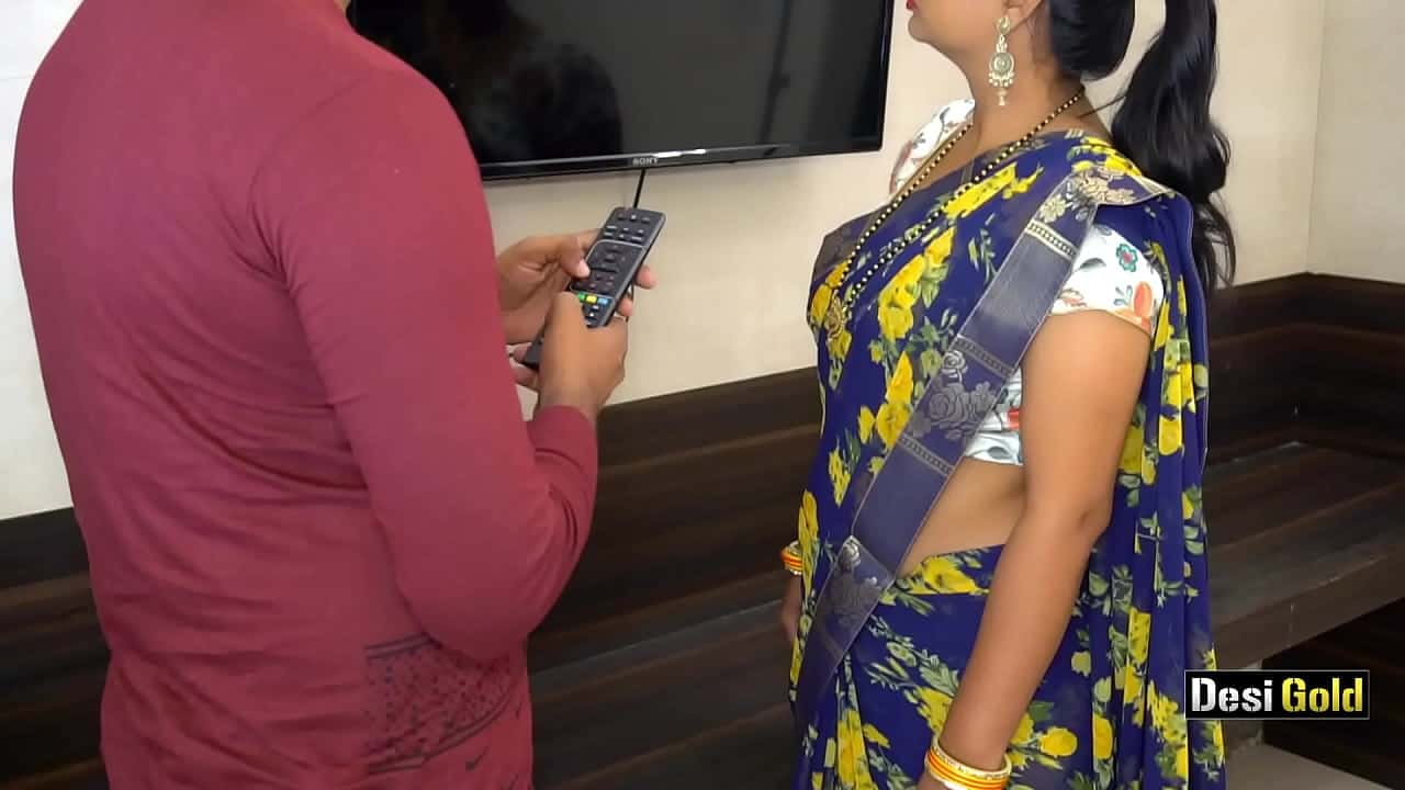 Indian latest XXX hot sex Bhabhi Seduces TV Mechanic For Sex