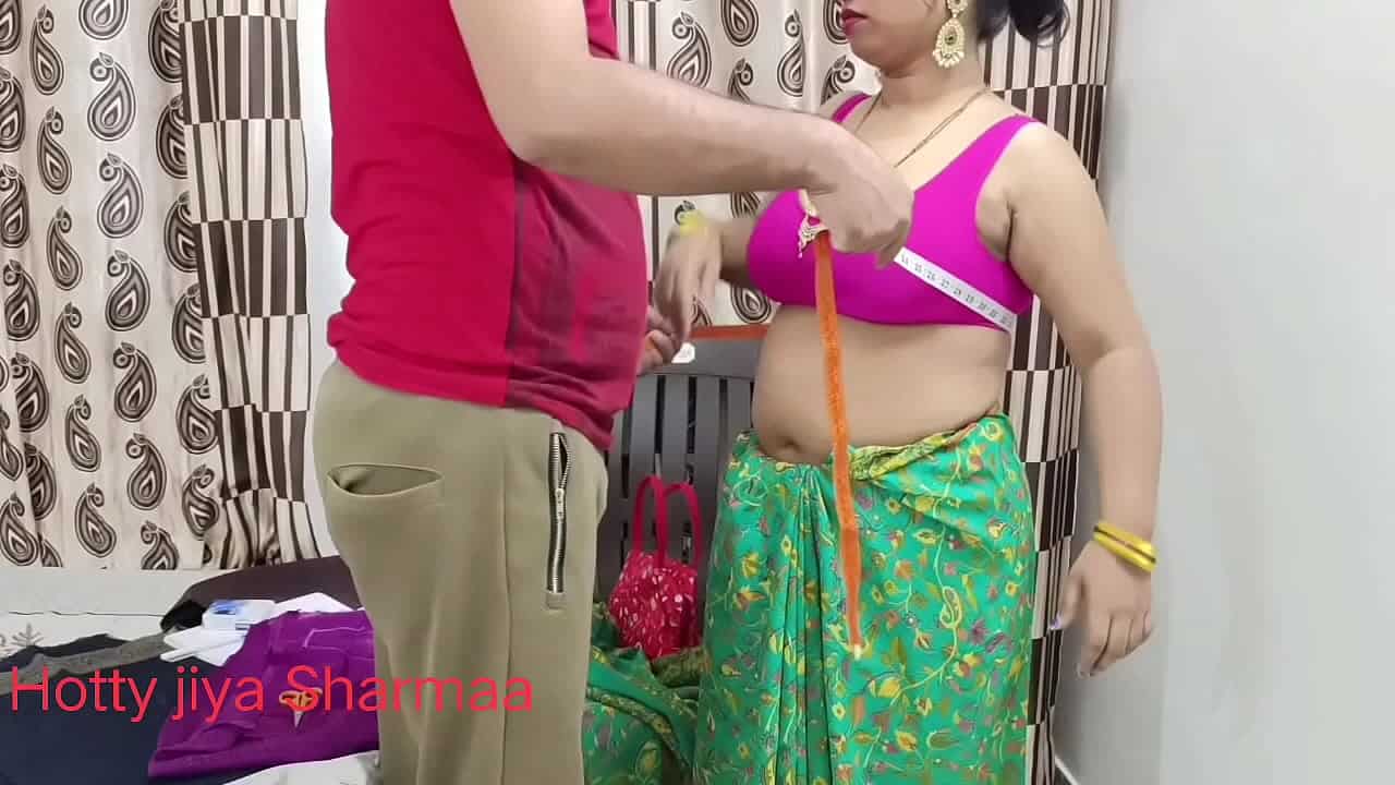 Indian Aunty Seduces Ladies Tailor for Fucking with Hindi Audio