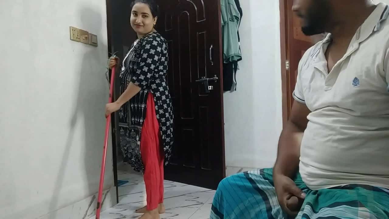 Indiansexvideos ghar me lund hila ke muth marti desi naukrani