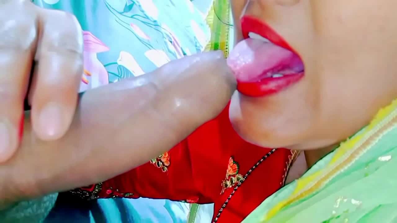Indian sexy horny milf aunty paise ke liye lund chusa aur maal nikala