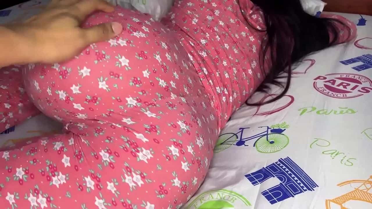Horny teen girl opens her legs to fuck in Bangla sex