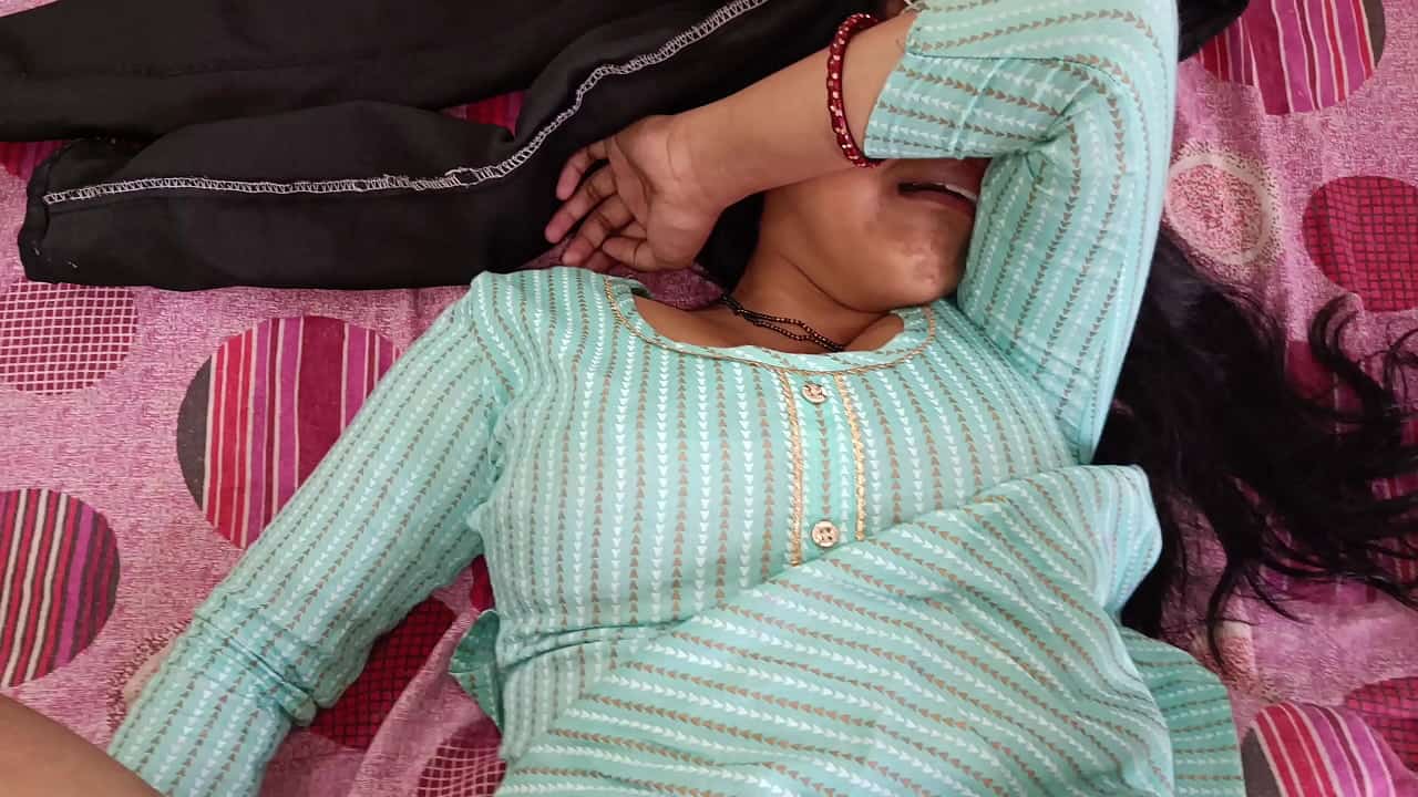 Desi Hindi XXX Video Beautiful hot Bhabhi first time Painful sex with devar