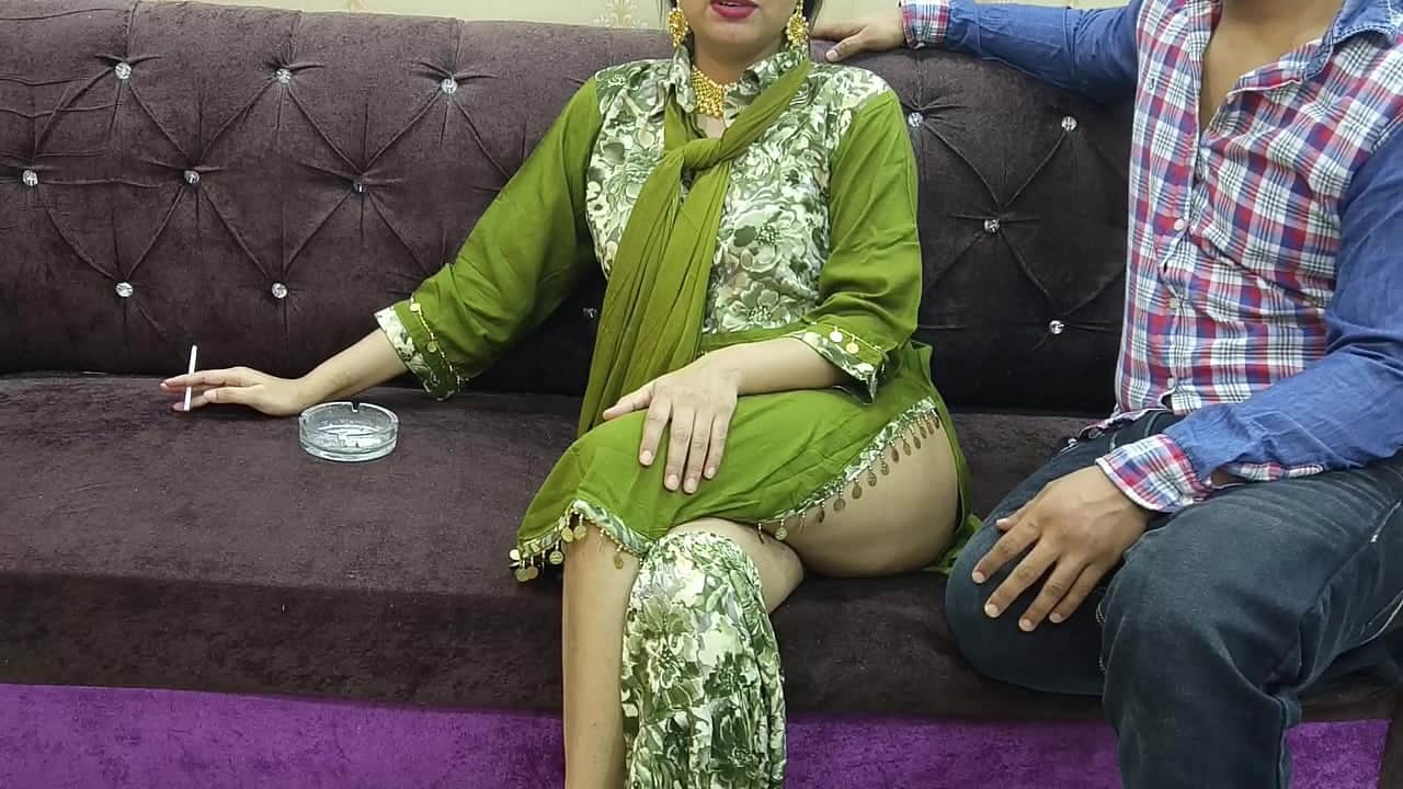 जवान रंडी भाभी की नंगी चूत में लंड डाला नौकर ने हिन्दी बीएफ विडियो