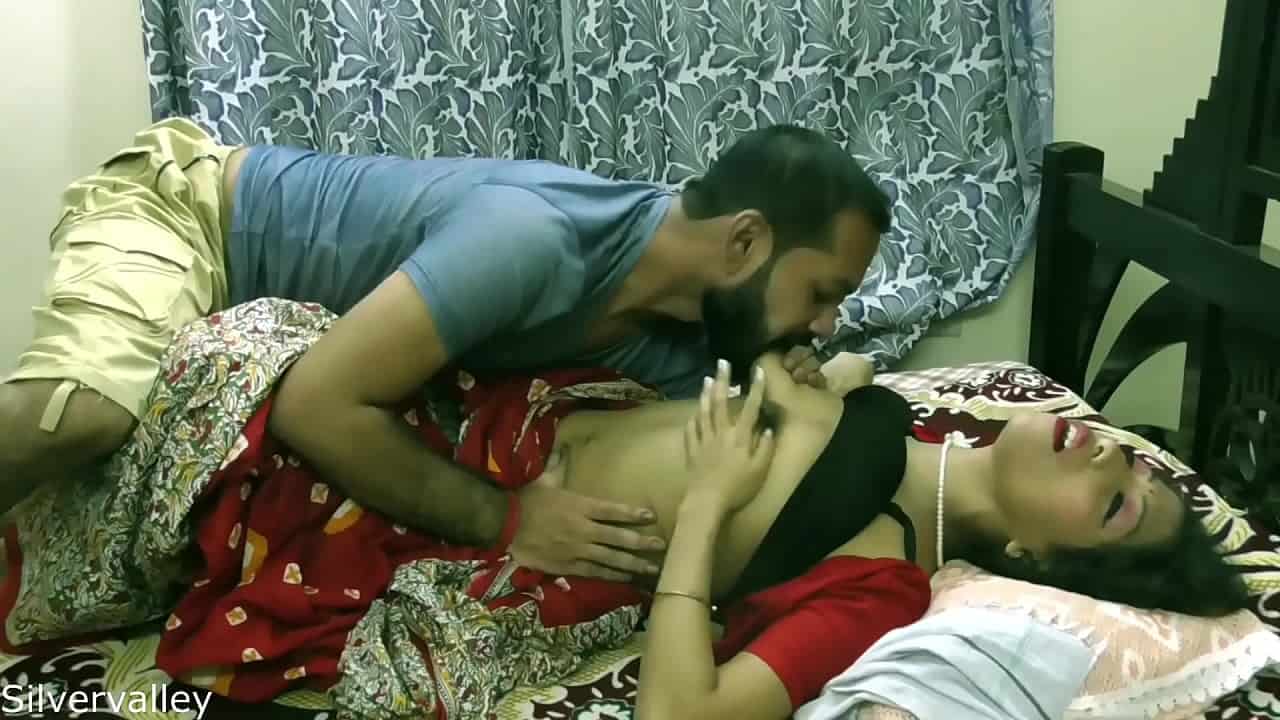 fsiblog4 Indian horny unsatisfied wife having sex with BA pass servant With clear Hindi audio