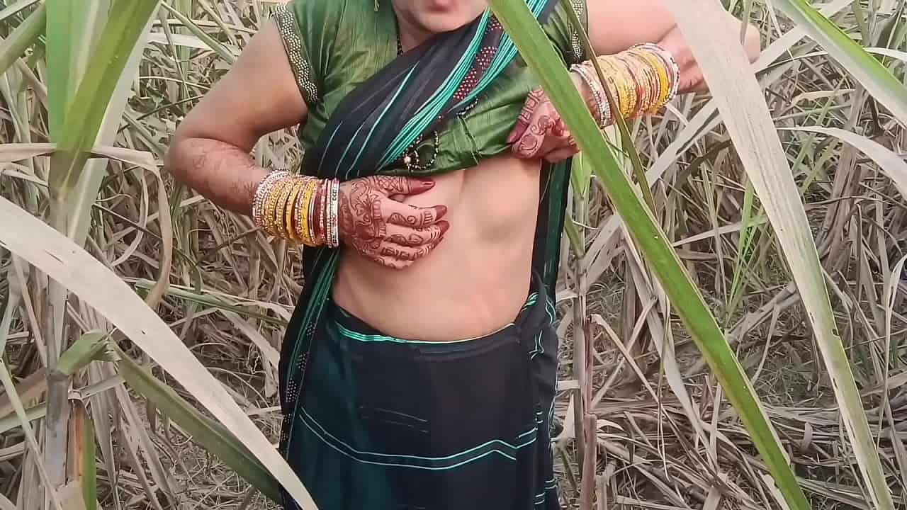 Masa49 Indian Desi village randi bhabhi outdoor public pissing and fucking with lover